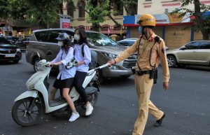 giao xe cho người không đủ tuổi